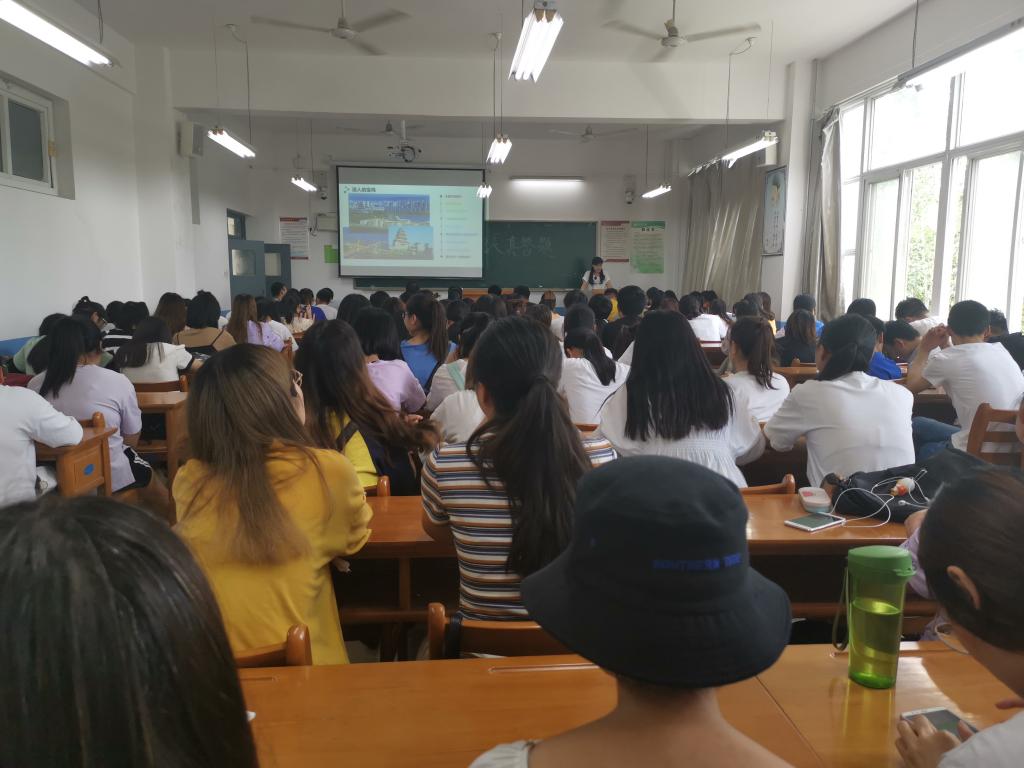 闫丽老师在渭南师范公司宣讲